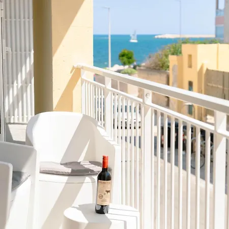 Levante Eight Sea View Apartment Hébergement de vacances Bari
